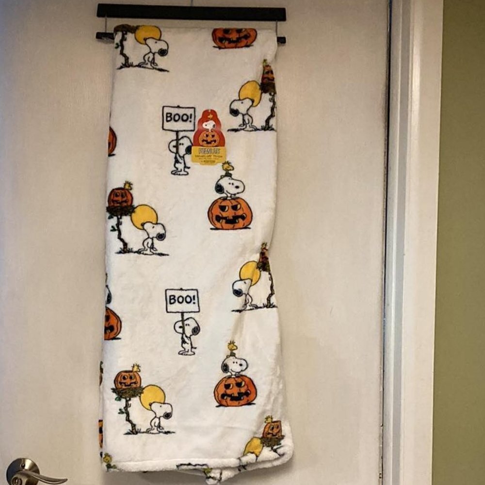 NWT PEANUTS 50x60 Snoopy In The Pumpkins Printed HALLOWEEN Throw